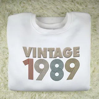 Vintaged 1989 Embroidered Sweatshirt – White