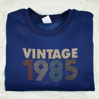 Vintaged 1985 Embroidered Sweatshirt – Navy