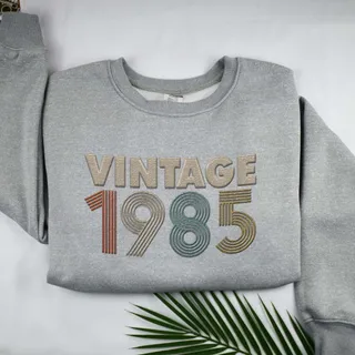 Vintaged 1985 Embroidered Sweatshirt – Sport Grey