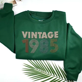 Vintaged 1985 Embroidered Sweatshirt – Forest Green