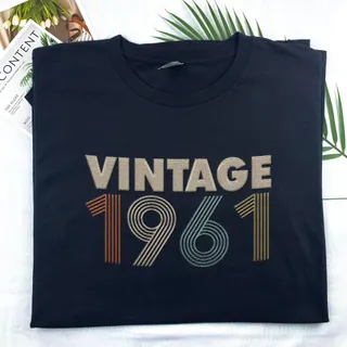 Vintaged 1961 Embroidered T-Shirt – Black