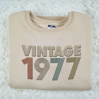 Vintaged 1977 Embroidered Sweatshirt – Khaki