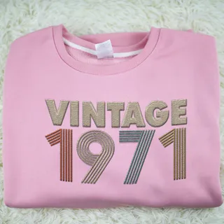 Vintaged 1971 Embroidered Sweatshirt – Pink