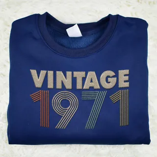 Vintaged 1971 Embroidered Sweatshirt – Navy
