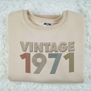 Vintaged 1971 Embroidered Sweatshirt – Khaki