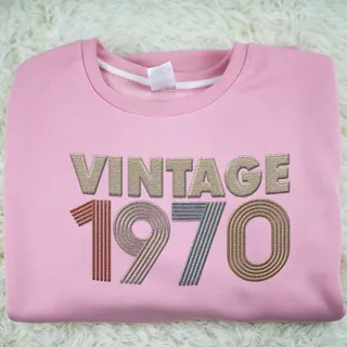 Vintaged 1970 Embroidered Sweatshirt – Pink
