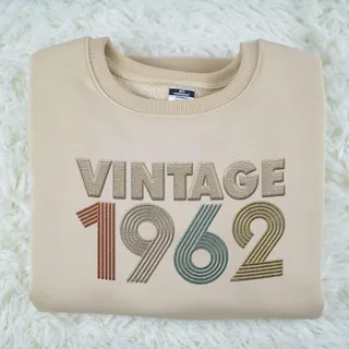 Vintaged 1962 Embroidered Sweatshirt – Khaki
