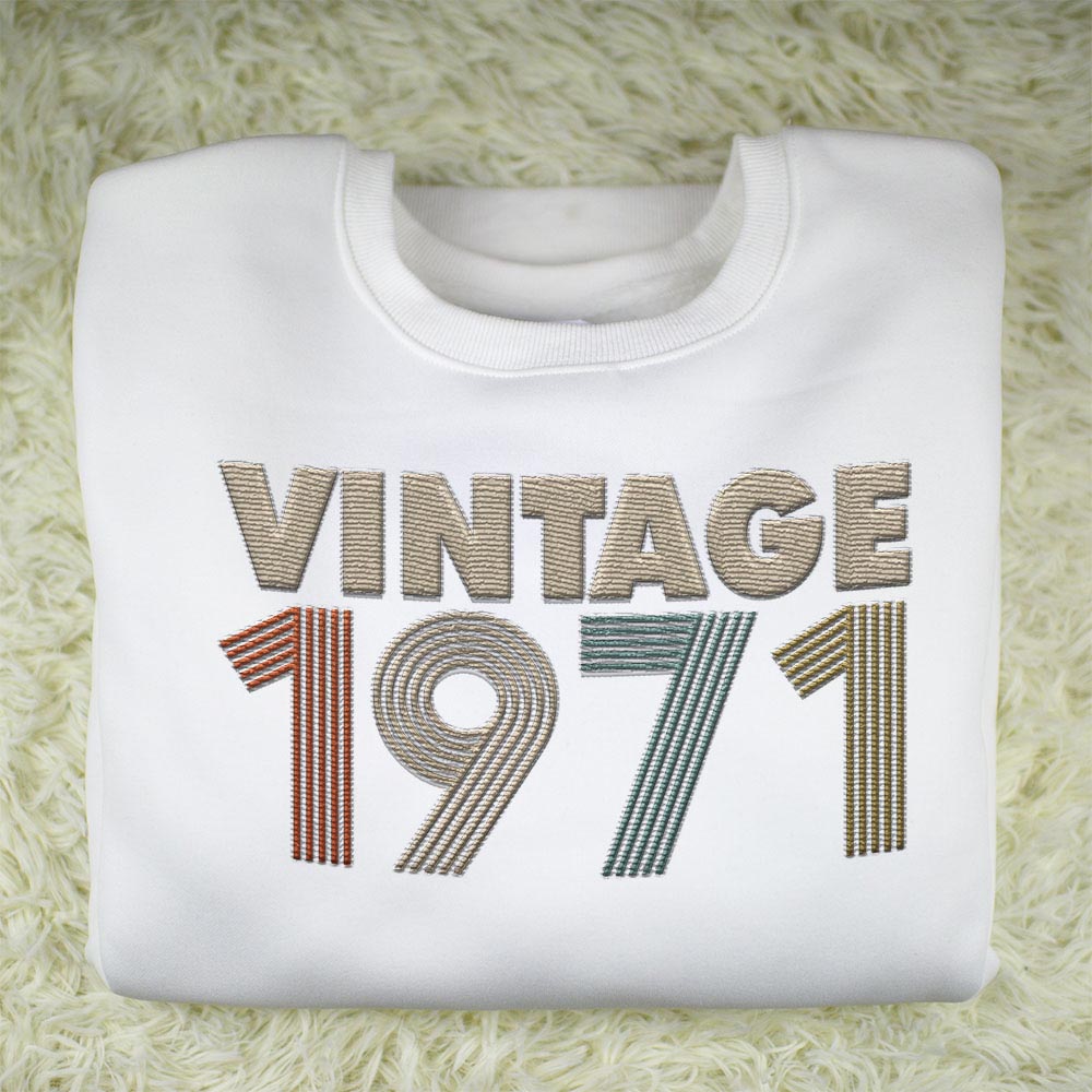 Vintaged 1971 Embroidered Sweatshirt Vintaged 1971 Embroidered Sweatshirt