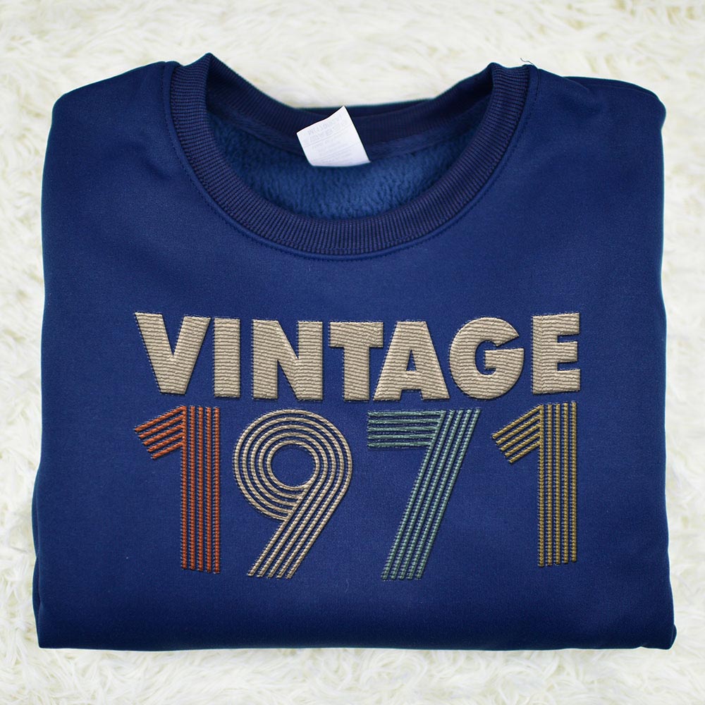 Vintaged 1971 Embroidered Sweatshirt Vintaged 1971 Embroidered Sweatshirt